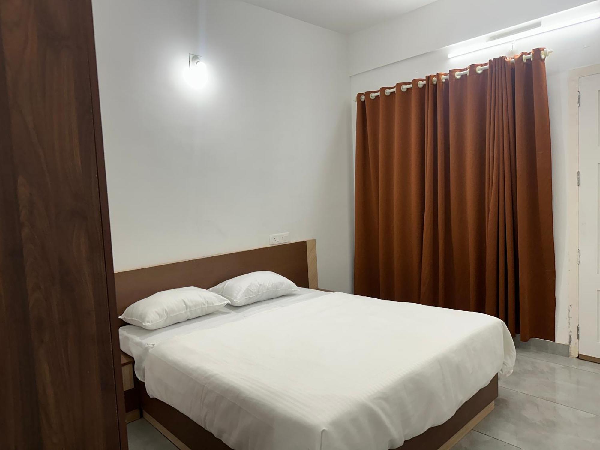 Jayalakshmi Residency Hotel Vaduvanchal Exterior photo