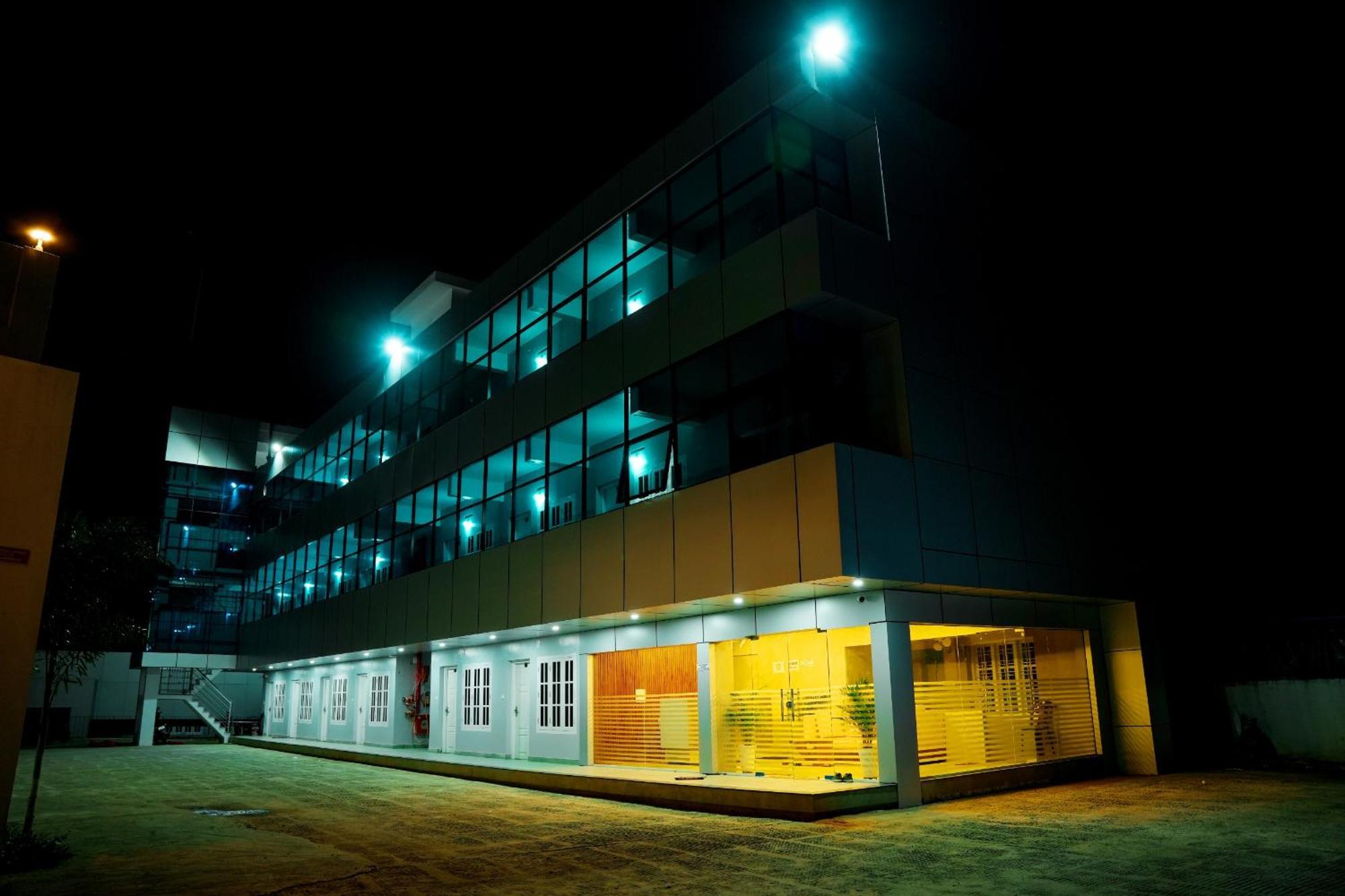 Jayalakshmi Residency Hotel Vaduvanchal Exterior photo