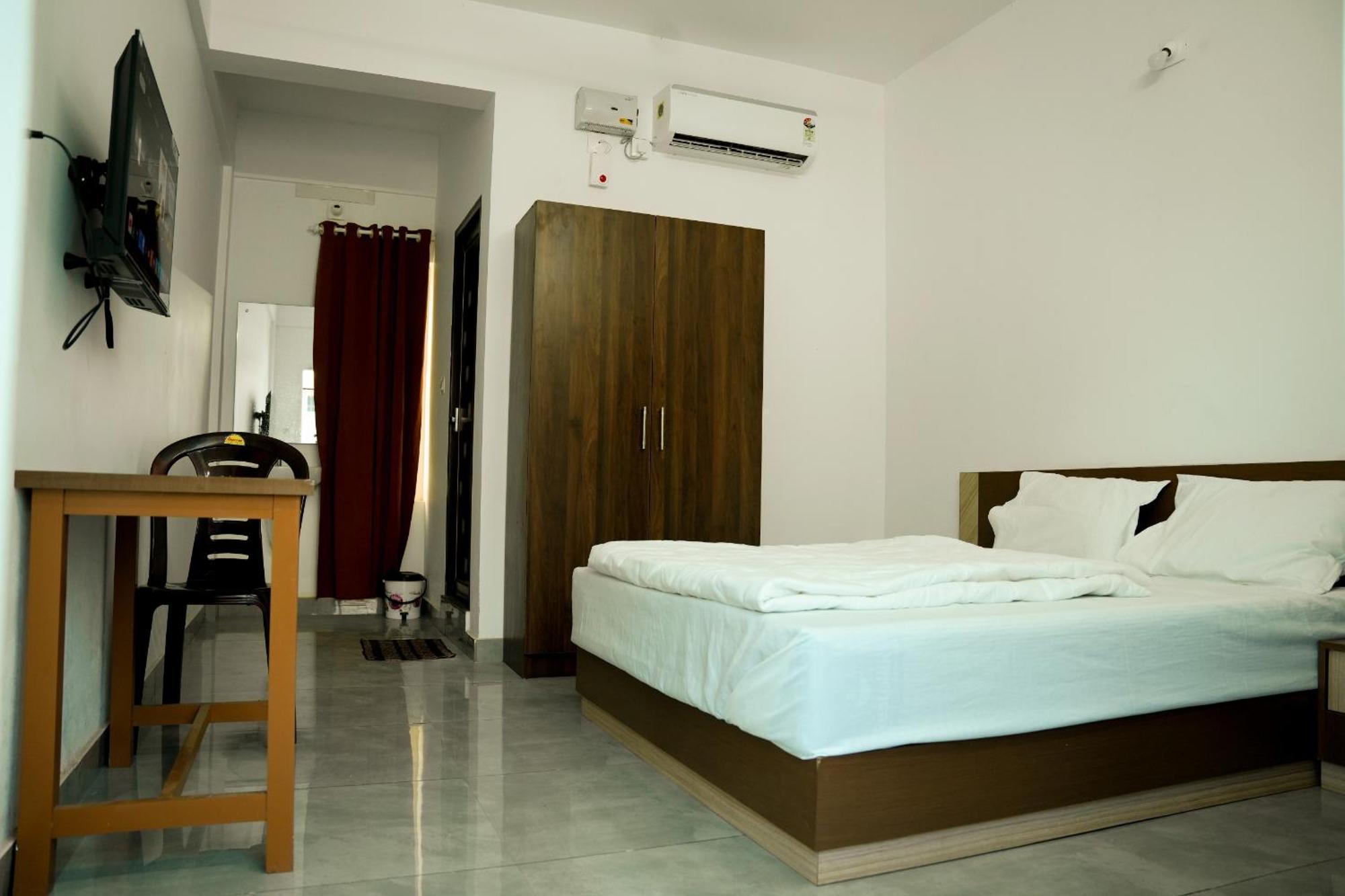 Jayalakshmi Residency Hotel Vaduvanchal Exterior photo