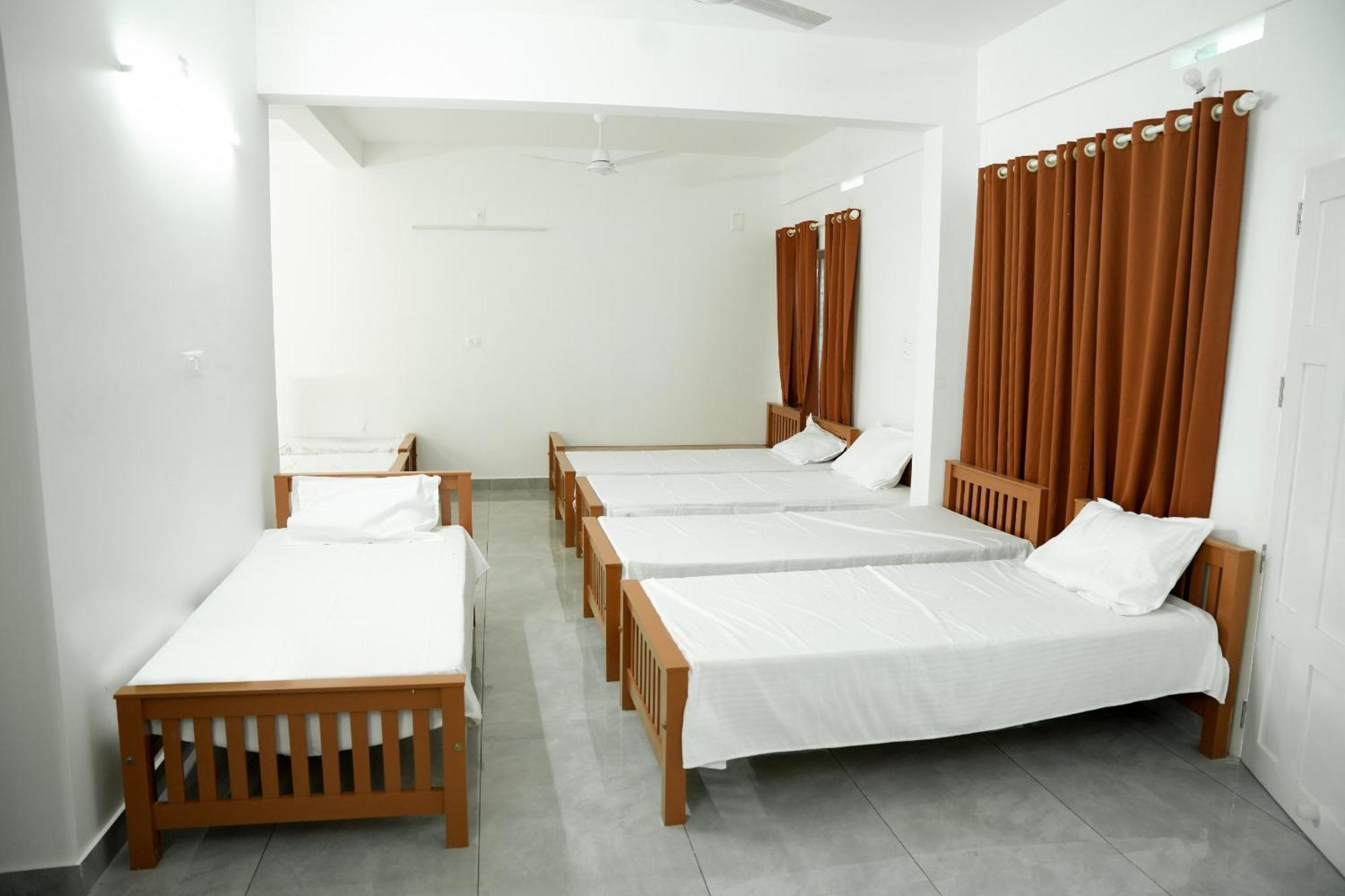 Jayalakshmi Residency Hotel Vaduvanchal Exterior photo