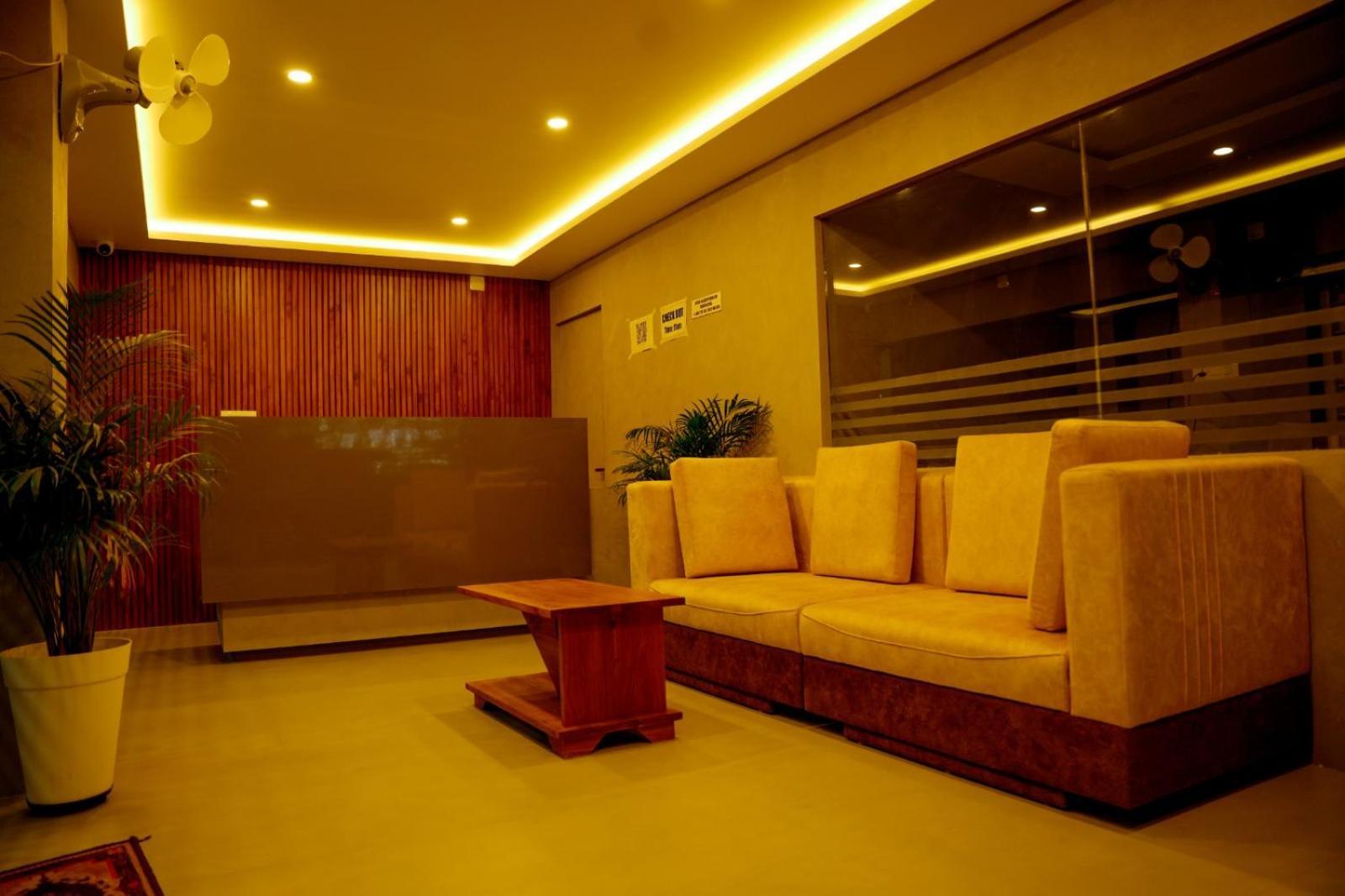 Jayalakshmi Residency Hotel Vaduvanchal Exterior photo
